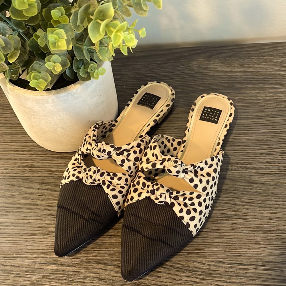 White House Black Market Dotted Knotted Flats Size 7.5
STYLE: 570296524